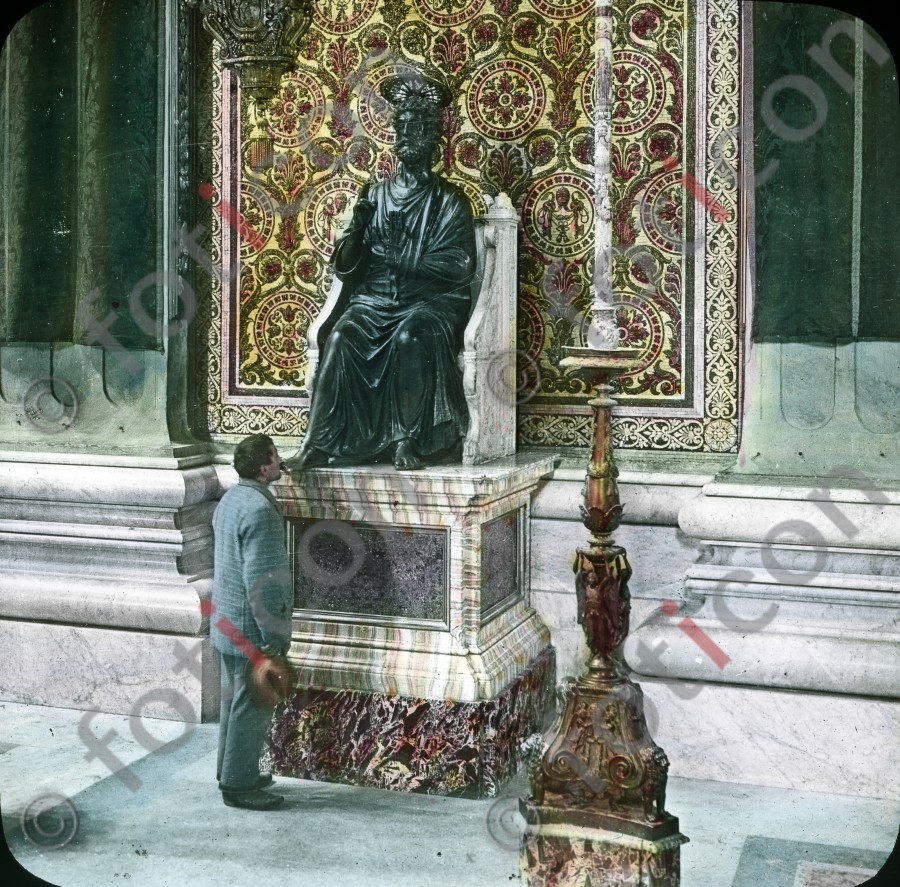 Bronzestatue des Hl. Petrus | Bronze statue of St. Peter - Foto foticon-simon-147-014.jpg | foticon.de - Bilddatenbank für Motive aus Geschichte und Kultur